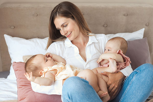 10 Tips for Breastfeeding Twins